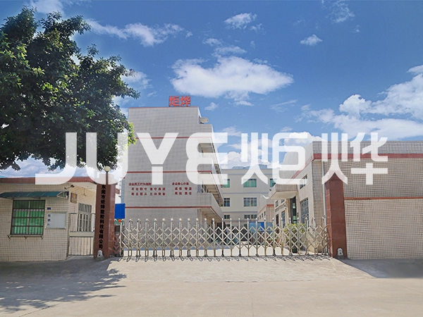 เทอร์โมพลาสติกอีลาสโตเมอร์ TPE - บทนำ: TPE (Thermoplastic Elastomer) เป็นวัสดุที่มีความยืดหยุ่นสูง มีความแข็งแรงสูง มีการคืนตัวสูง และสามารถฉีดขึ้นรูปได้ มีคุณสมบัติเป็นมิตรต่อสิ่งแวดล้อม ไม่เป็นพิษ ปลอดภัย มีช่วงความแข็งกว้าง มีการยึดเกาะที่ดี